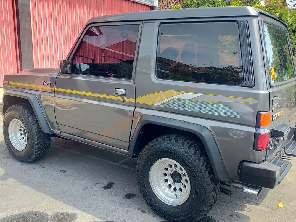 Mobil Daihatsu Taft 1997