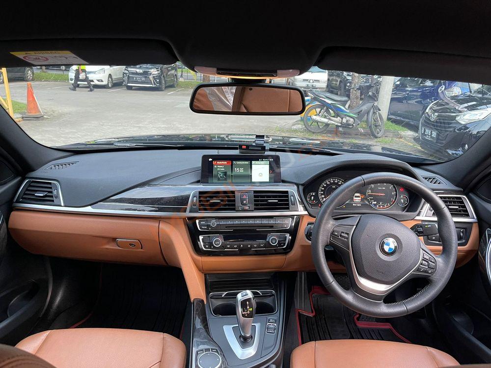 Mobil BMW 3 Series 2018