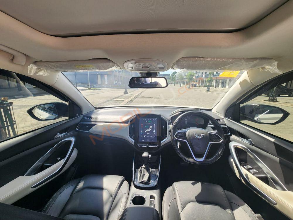 Mobil Wuling Almaz 2022