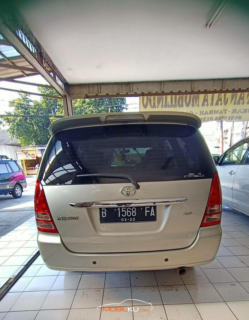 Mobil Toyota Kijang Innova 2007