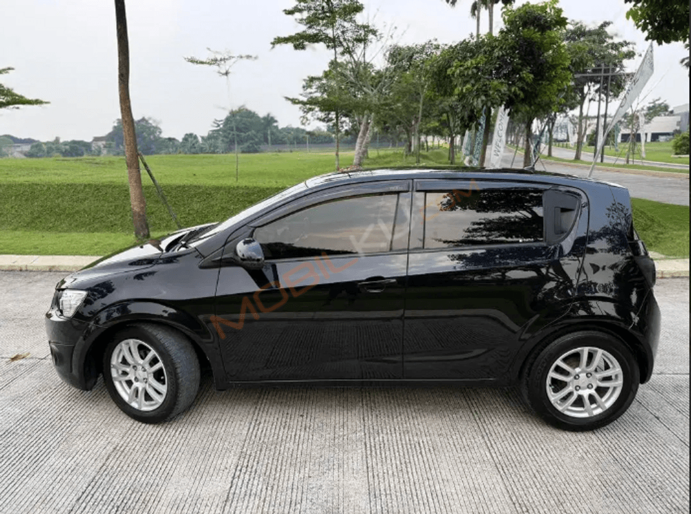 Mobil Chevrolet Aveo 2014