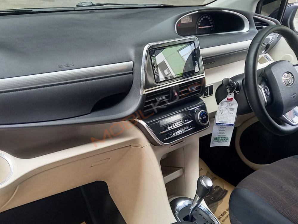 Mobil Toyota Sienta 2016