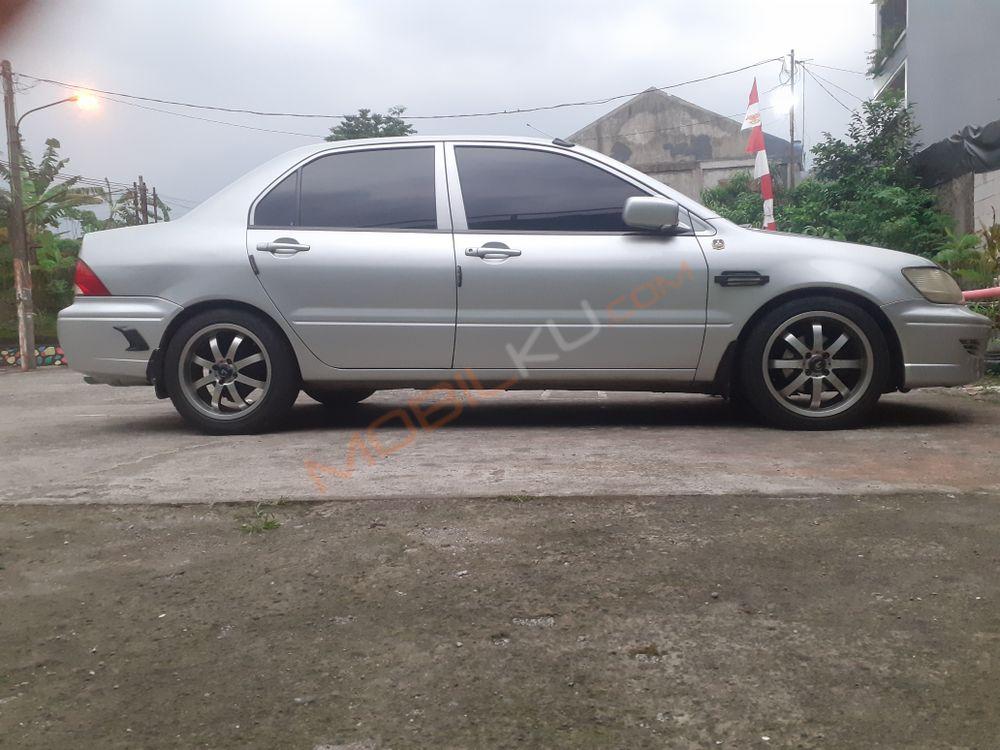 Mobil Mitsubishi Lancer 2003