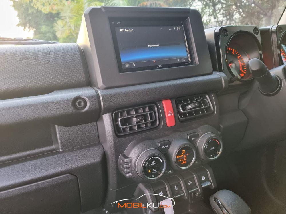 Mobil Suzuki Jimny 2021