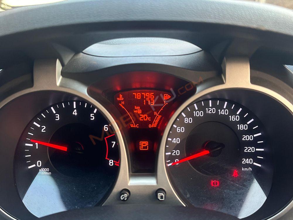 Mobil Nissan Juke 2012