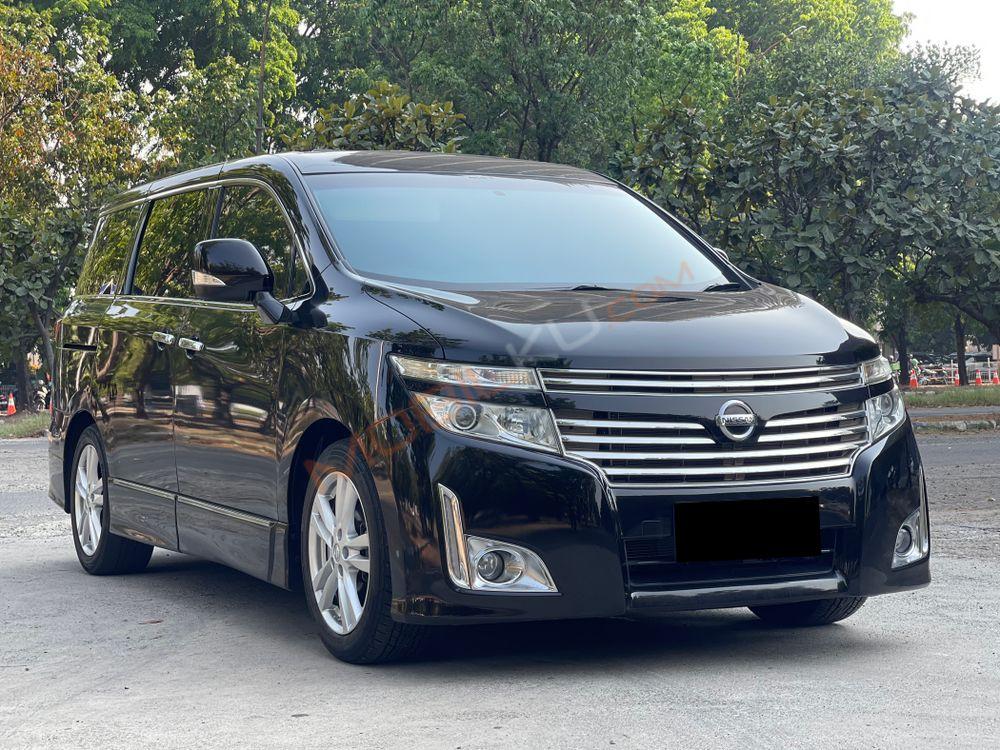Mobil Nissan Elgrand 2011