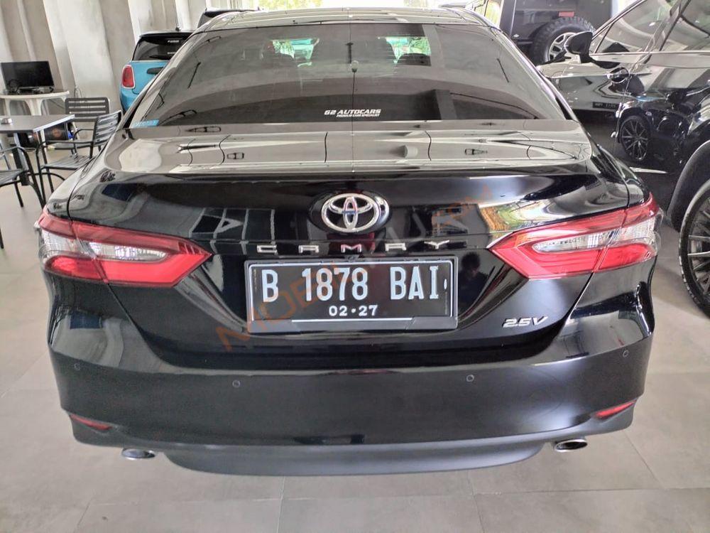 Mobil Toyota Camry 2022