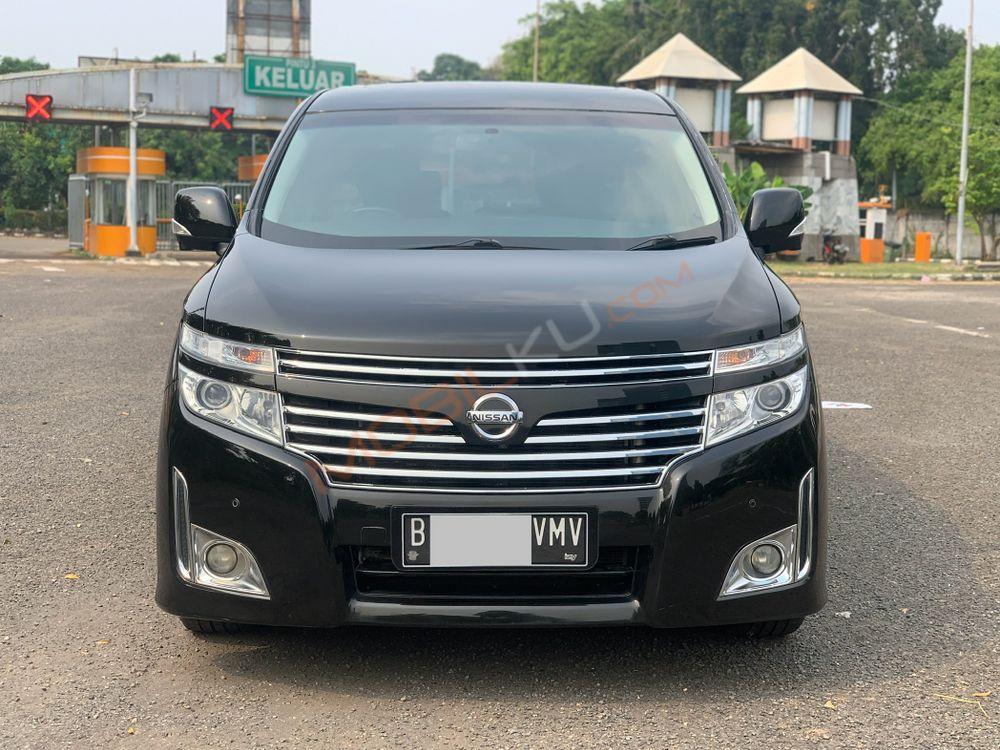 Mobil Nissan Elgrand 2013