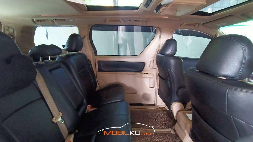 Mobil Toyota Vellfire 2009