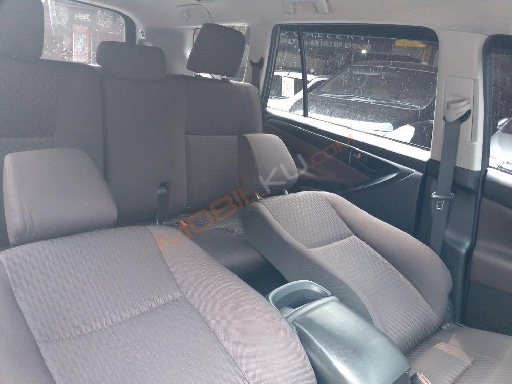 Mobil Toyota Kijang Innova 2022