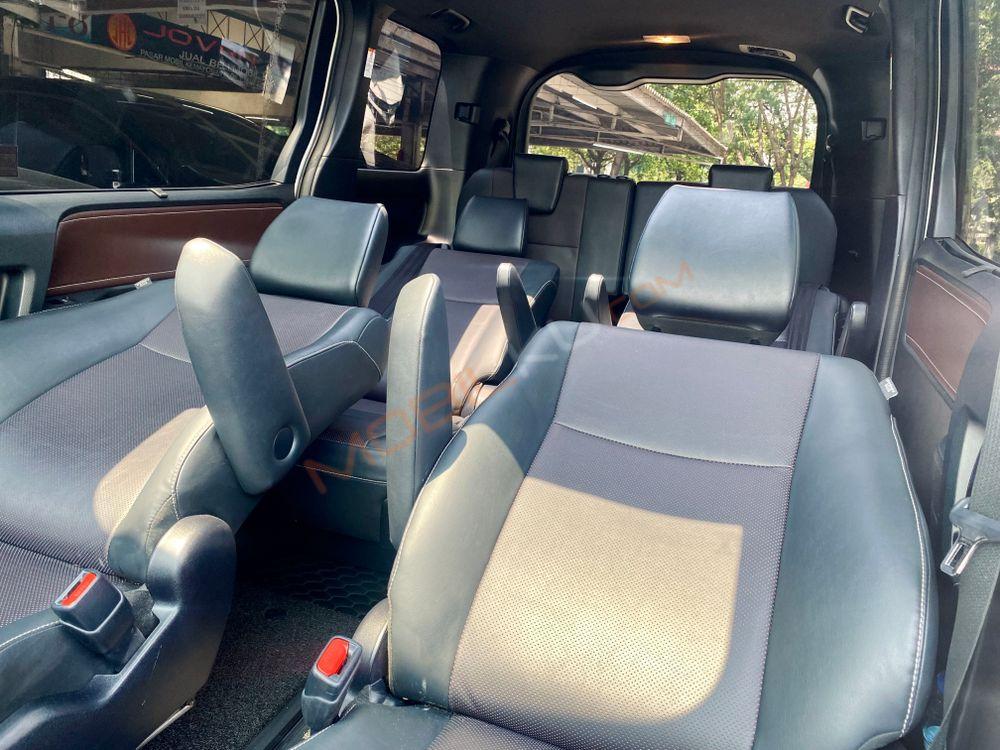 Mobil Toyota Voxy 2019