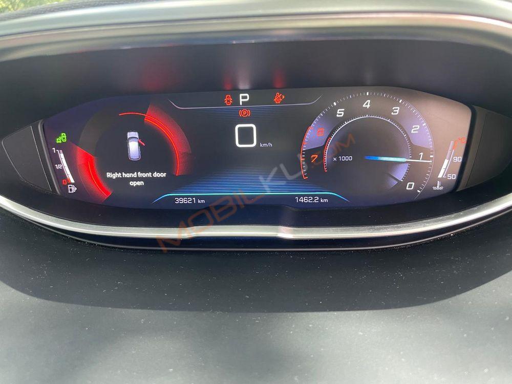 Mobil Peugeot 3008 2020