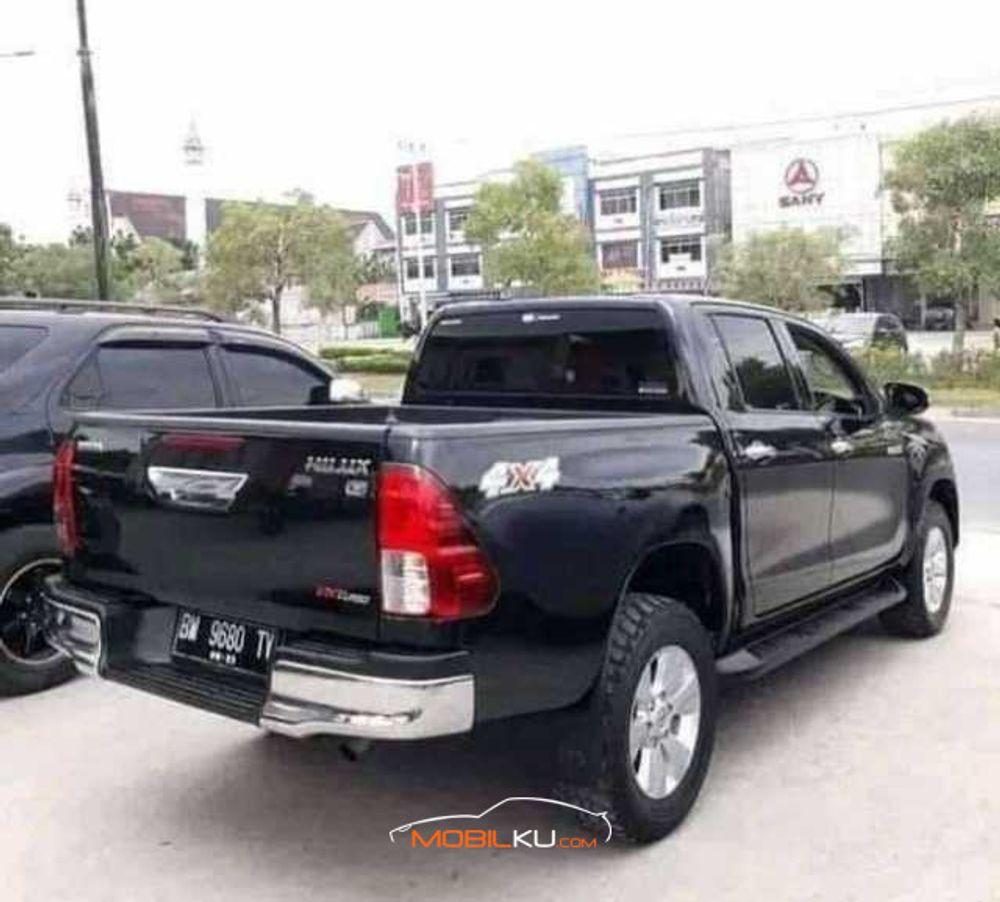 Mobil Toyota Hilux 2018