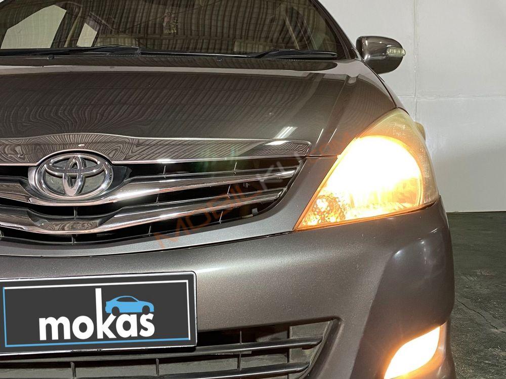 Mobil Toyota Kijang Innova 2010