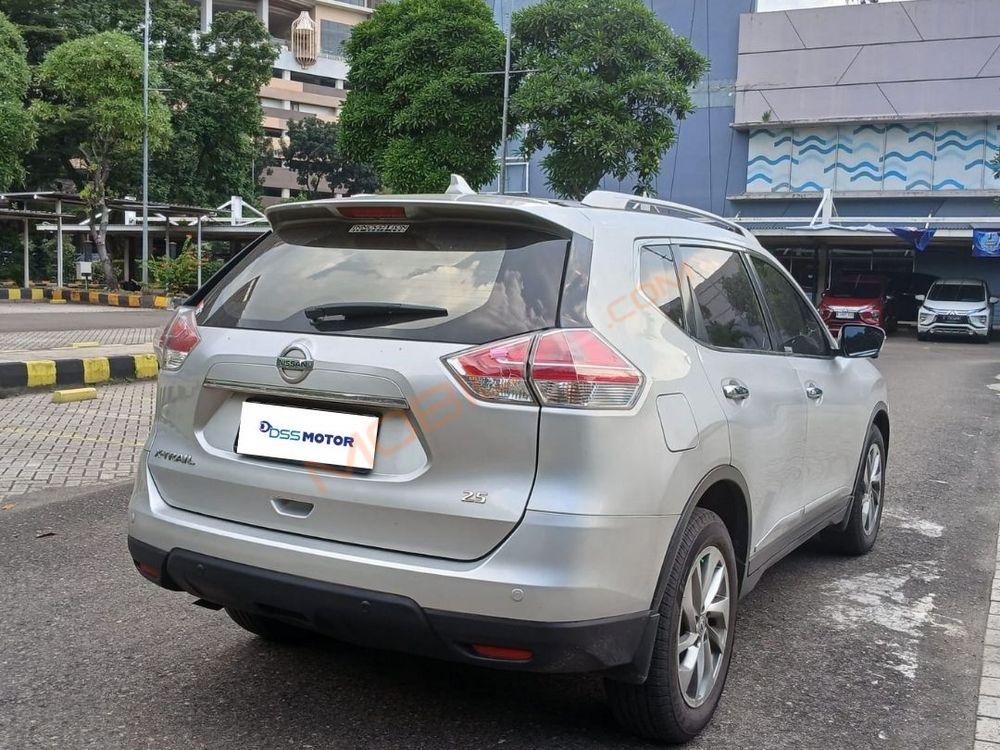 Mobil Nissan X-Trail 2015