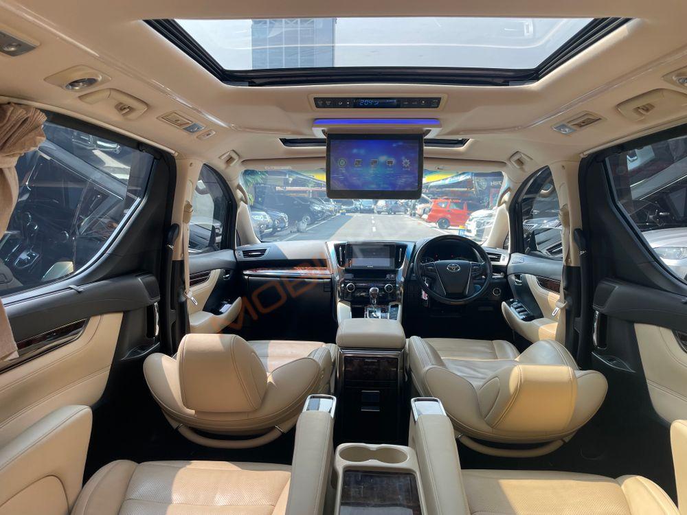 Mobil Toyota Alphard 2020