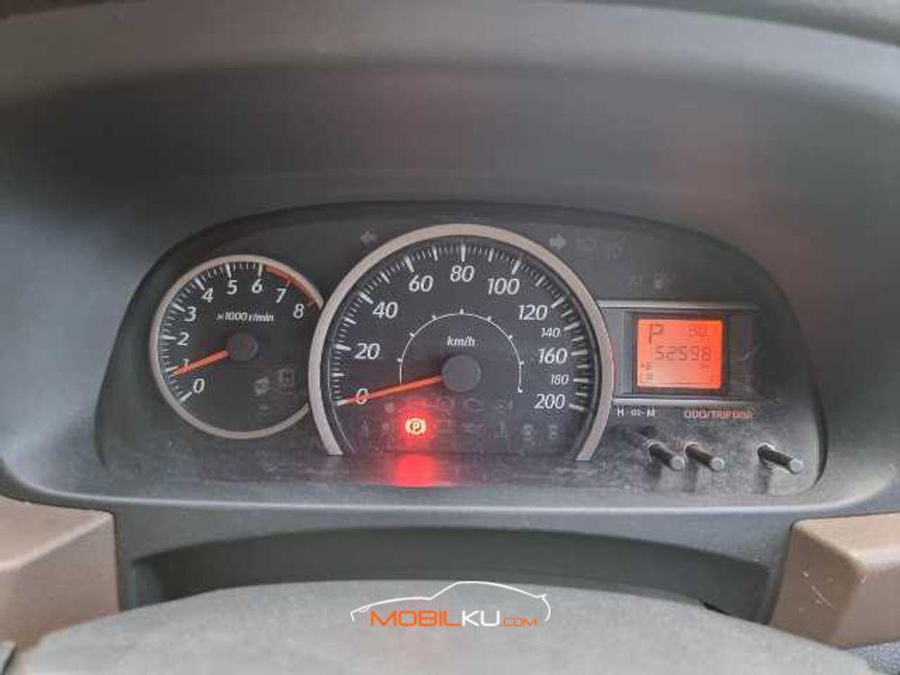 Mobil Toyota Calya 2016