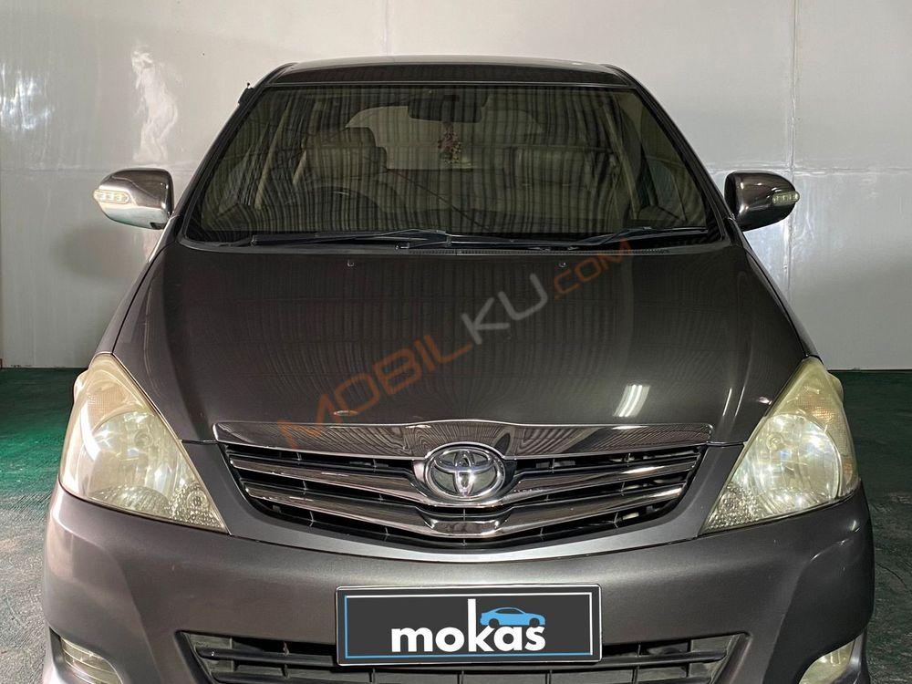 Mobil Toyota Kijang Innova 2010