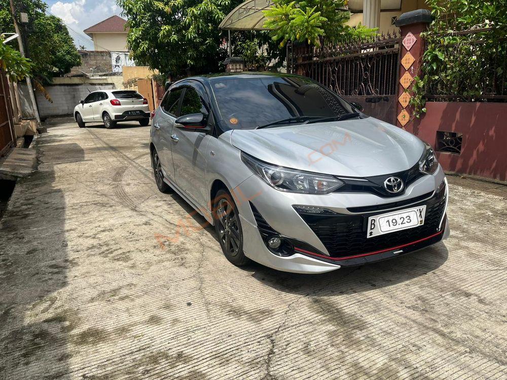 Mobil Toyota Yaris 2018