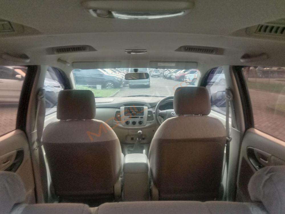 Mobil Toyota Kijang Innova 2015
