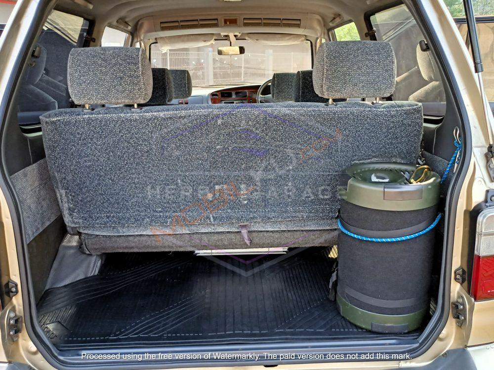 Mobil Toyota Kijang 2001