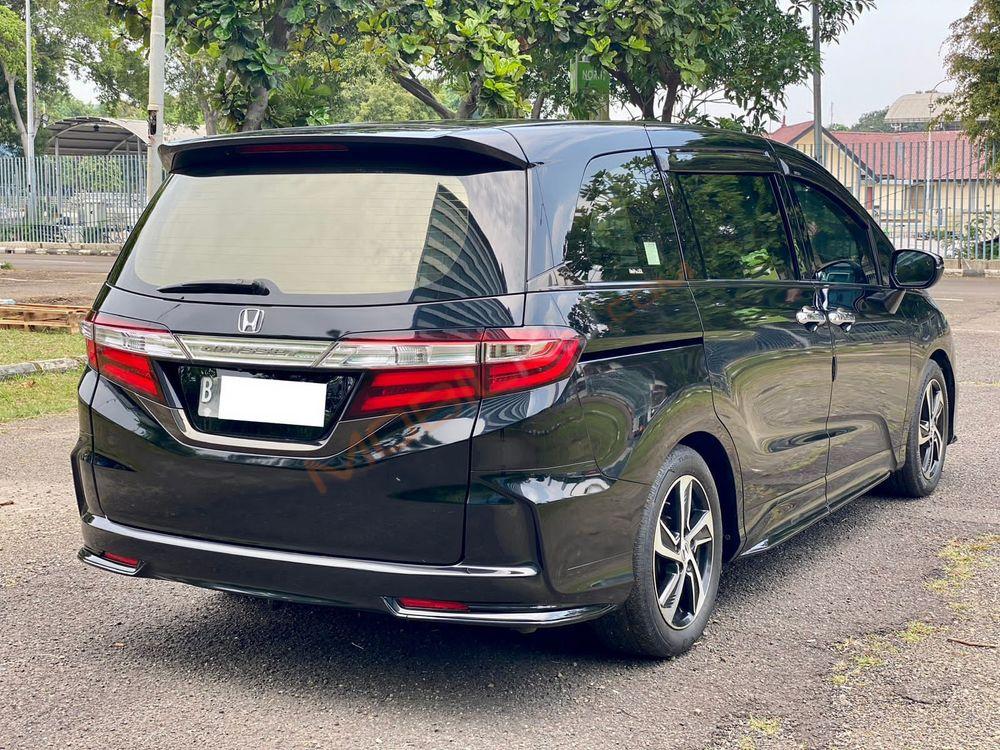 Mobil Honda Odyssey 2015