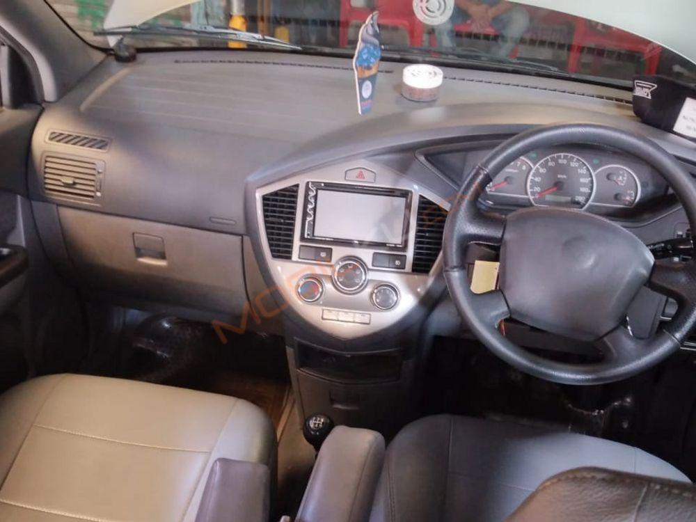 Mobil Kia Carens 2005