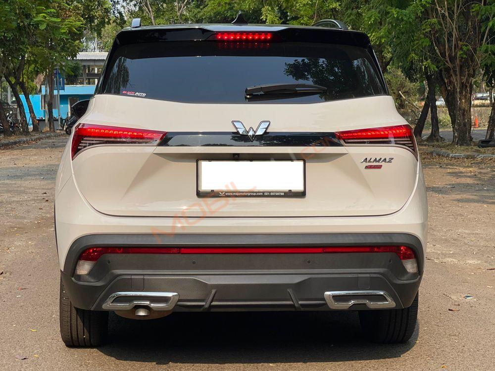 Mobil Wuling Almaz 2022
