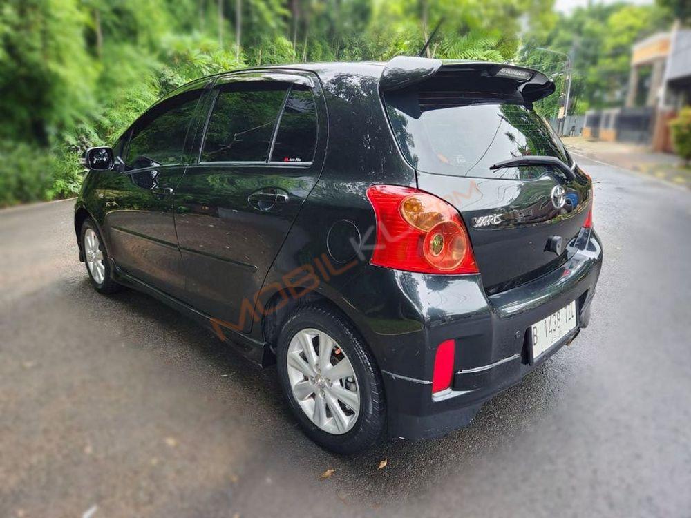 Mobil Toyota Yaris 2012
