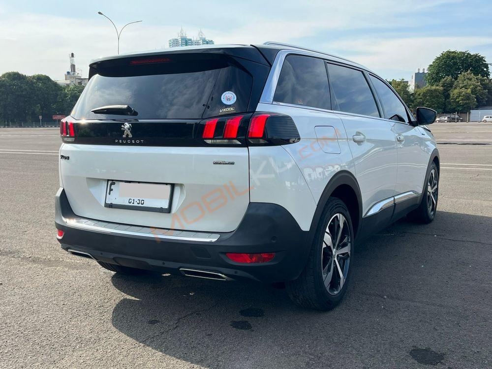 Mobil Peugeot 5008 2019