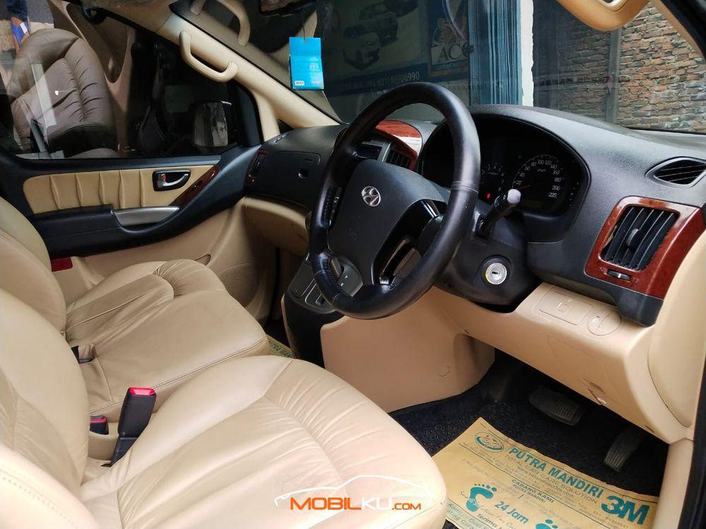 Mobil Hyundai H-1 2012