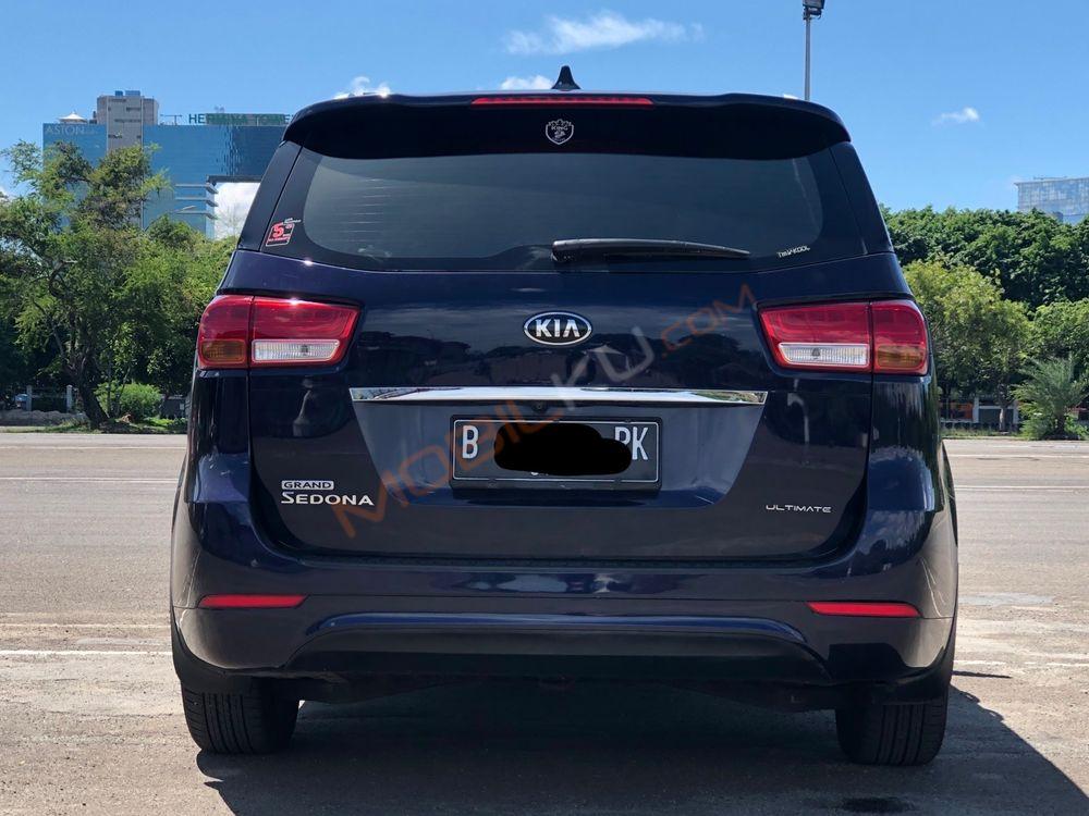 Mobil Kia Sedona 2017