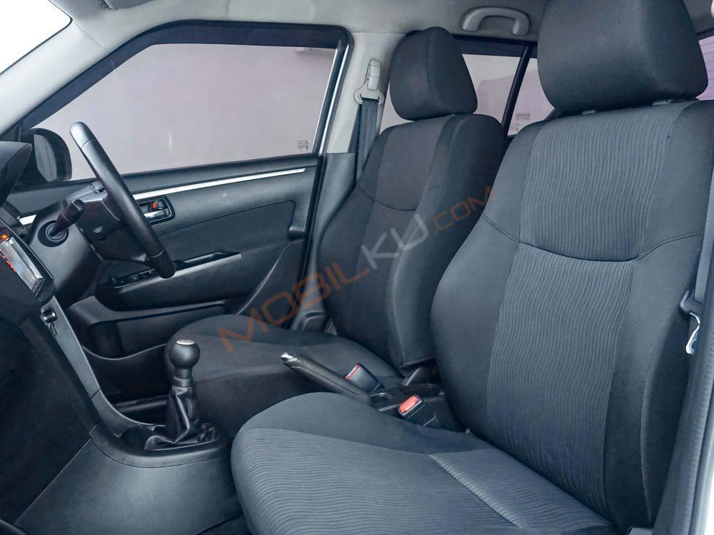 Mobil Suzuki Swift 2014