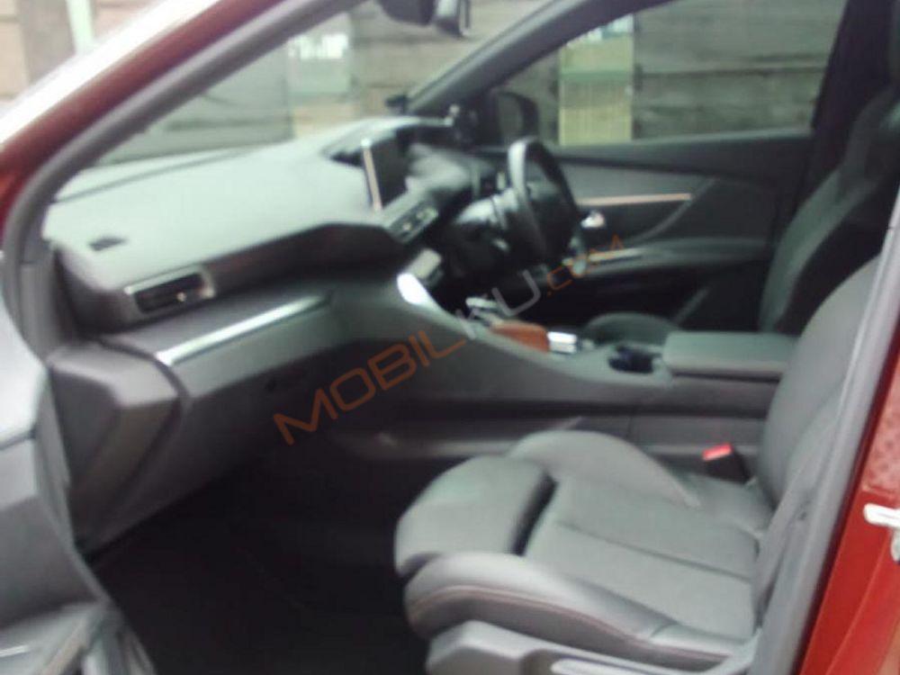 Mobil Peugeot 3008 2018