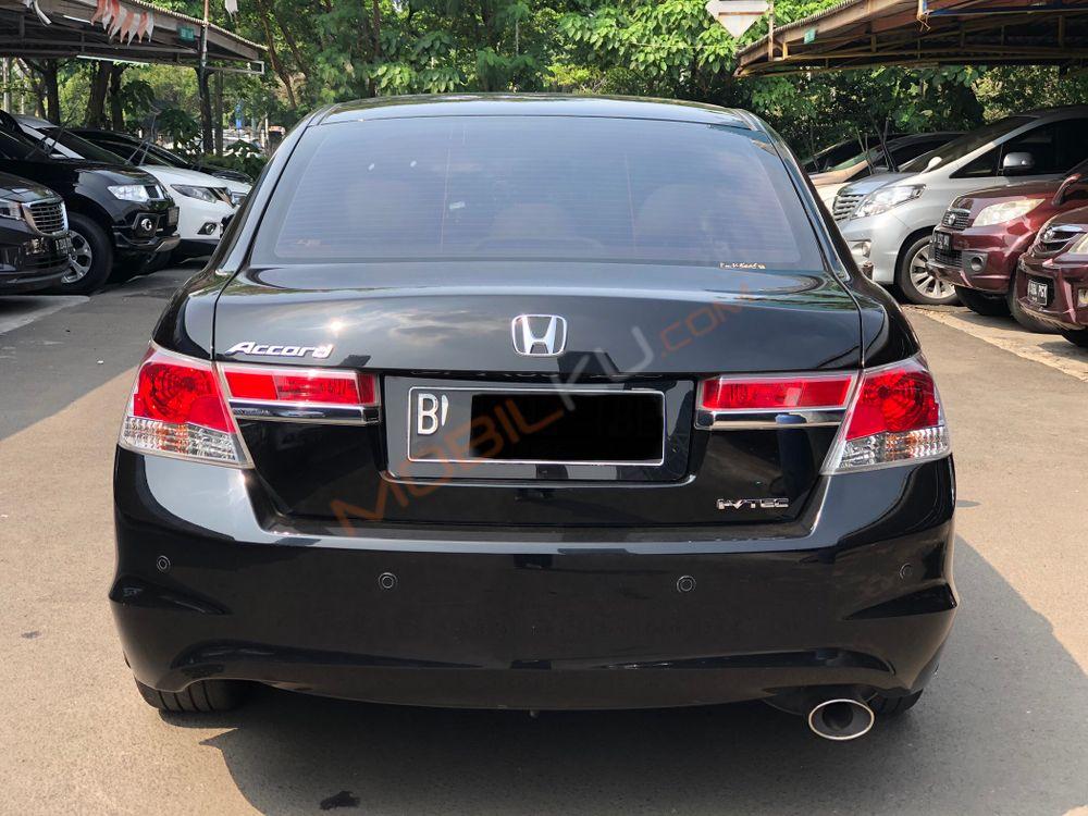 Mobil Honda Accord 2011