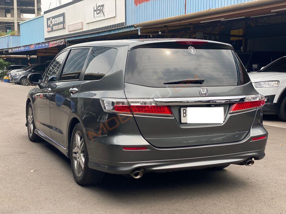 Mobil Honda Odyssey 2012