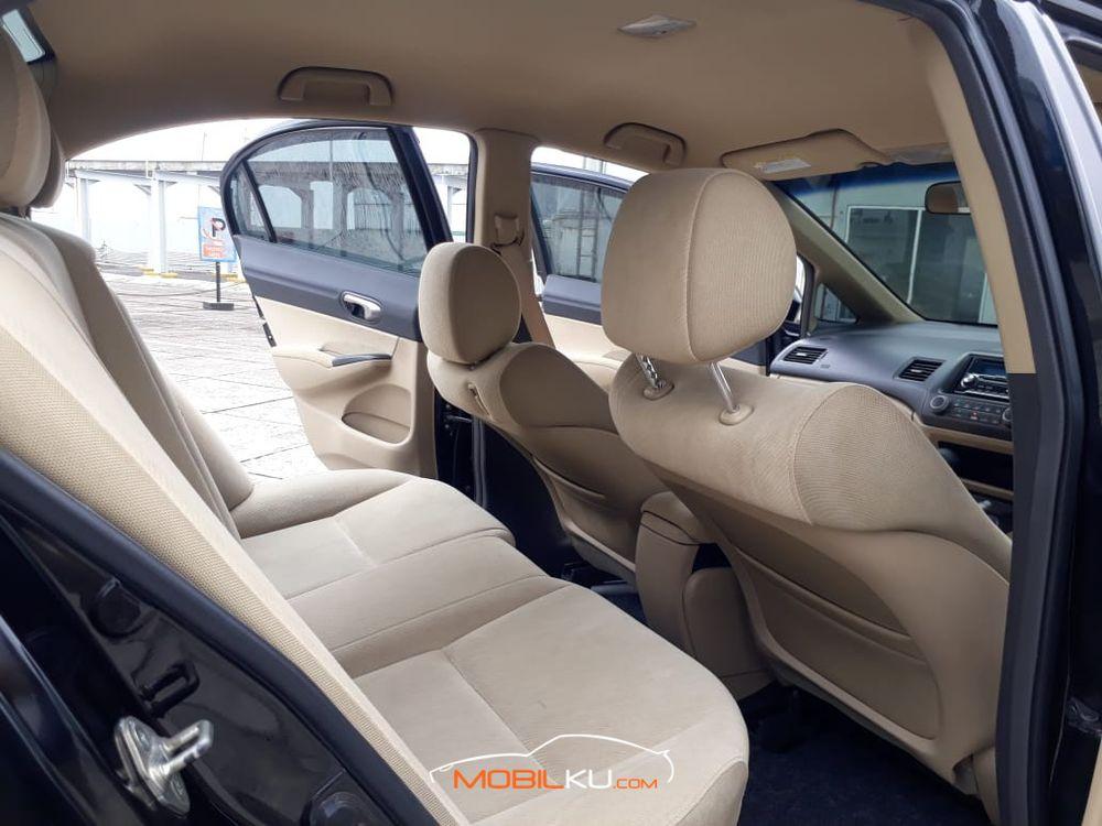 Mobil Honda Civic Sedan 2011