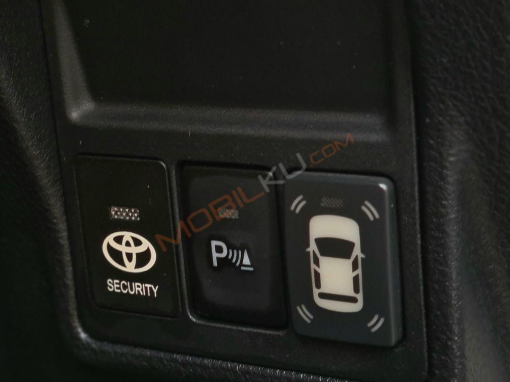 Mobil Toyota Kijang Innova 2016