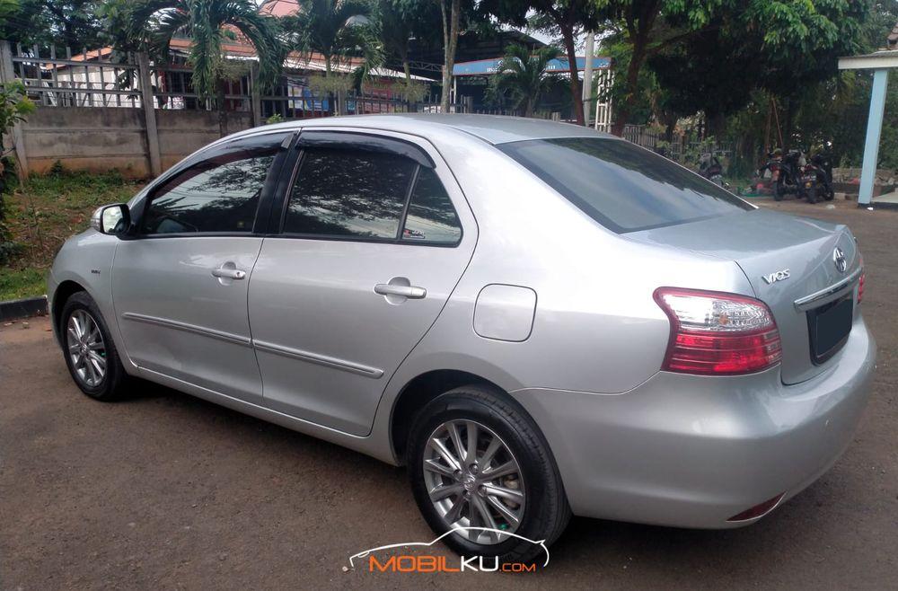 Mobil Toyota Vios 2012