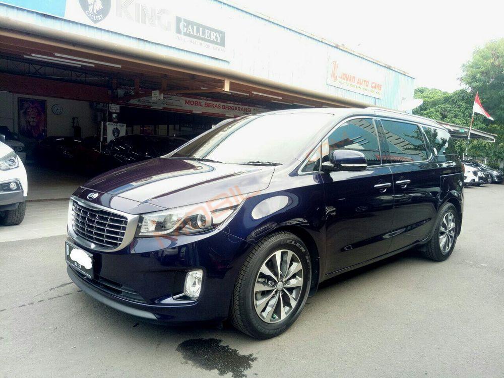 Mobil Kia Sedona 2017