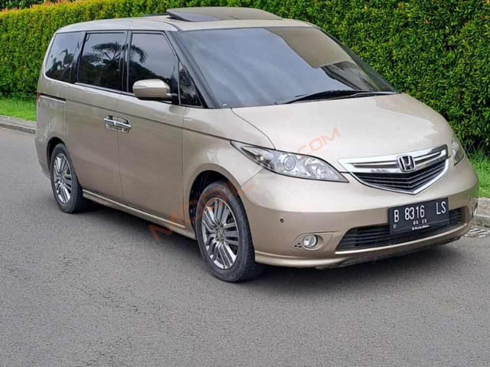 Mobil Honda Elysion 2005