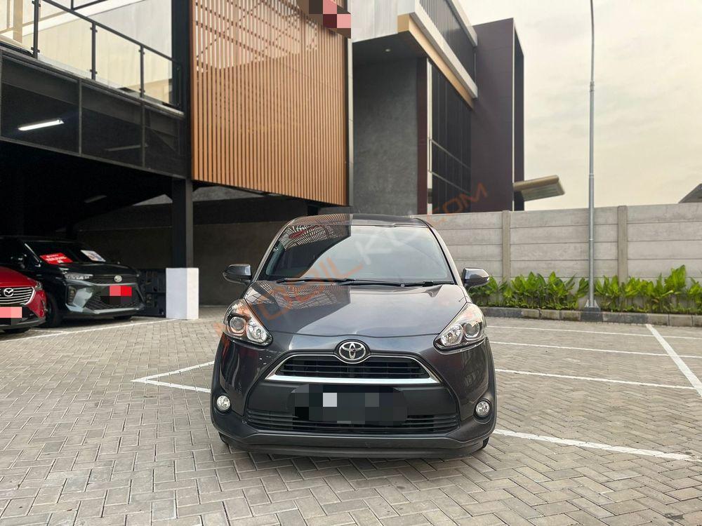 Mobil Toyota Sienta 2018