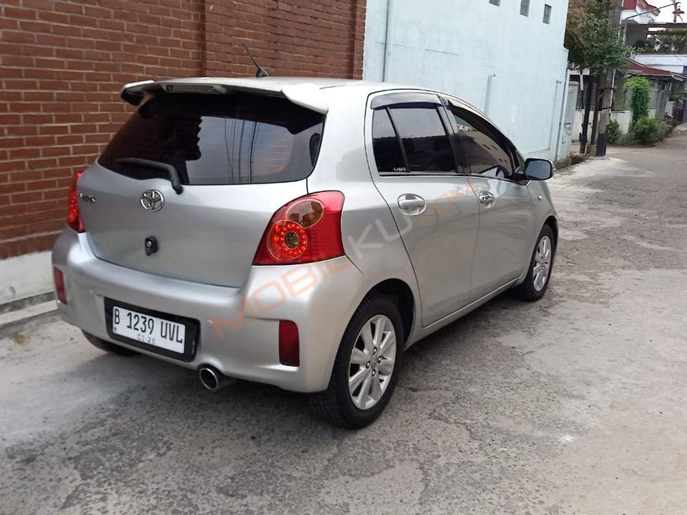 Mobil Toyota Yaris 2012