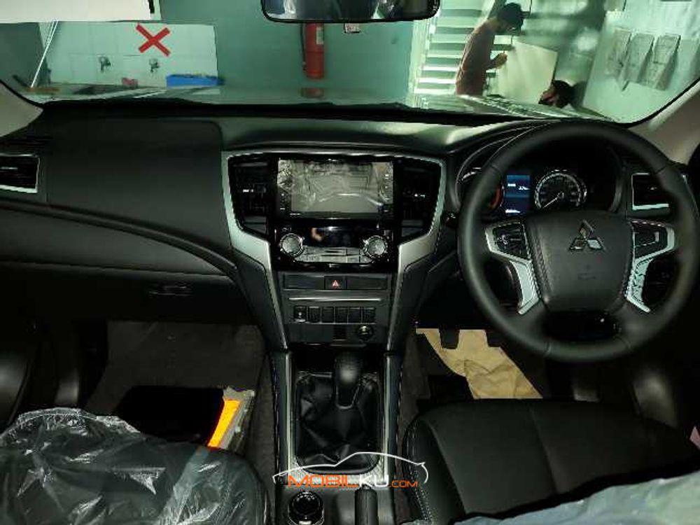 Mobil Mitsubishi Triton 2021