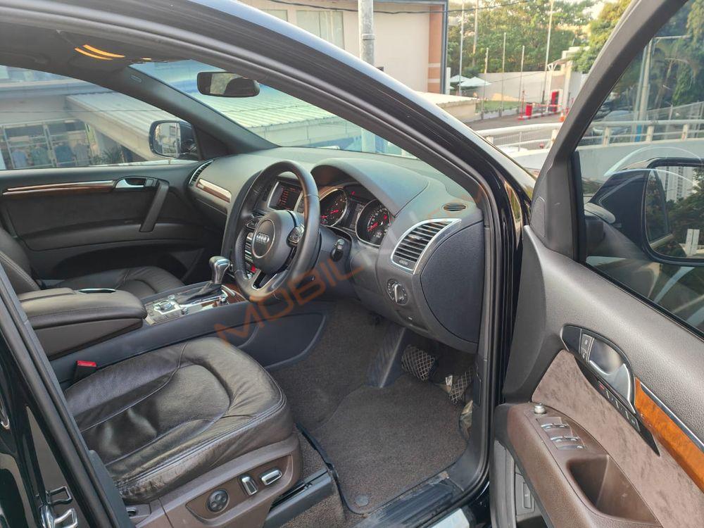Mobil Audi Q7 2014