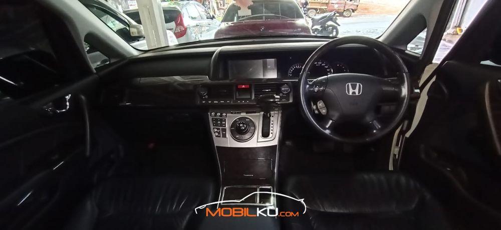 Mobil Honda Elysion 2010