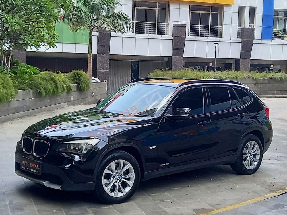 Mobil BMW X1 2011