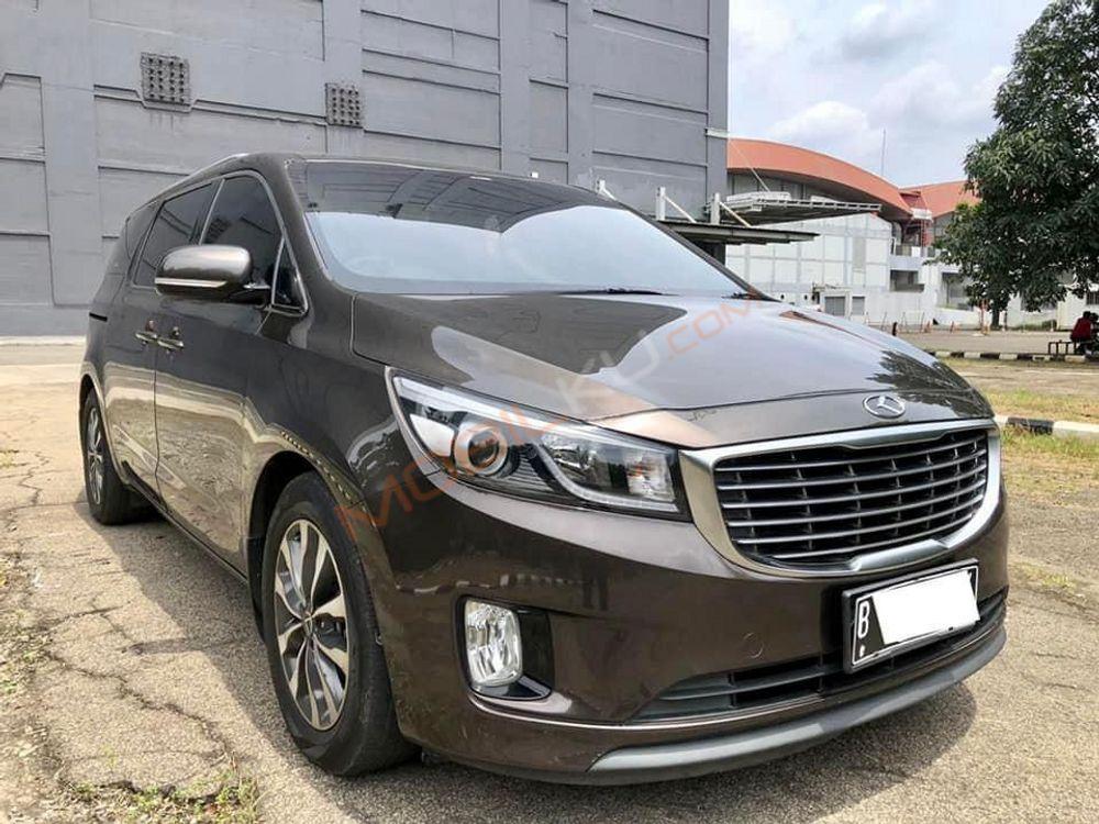 Mobil Kia Sedona 2017