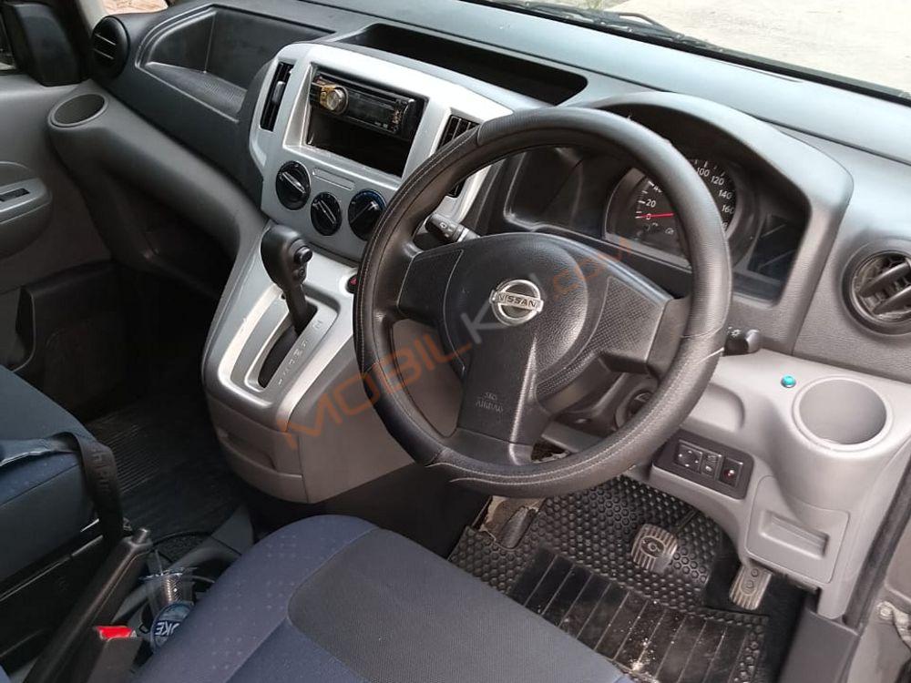 Mobil Nissan Evalia 2013