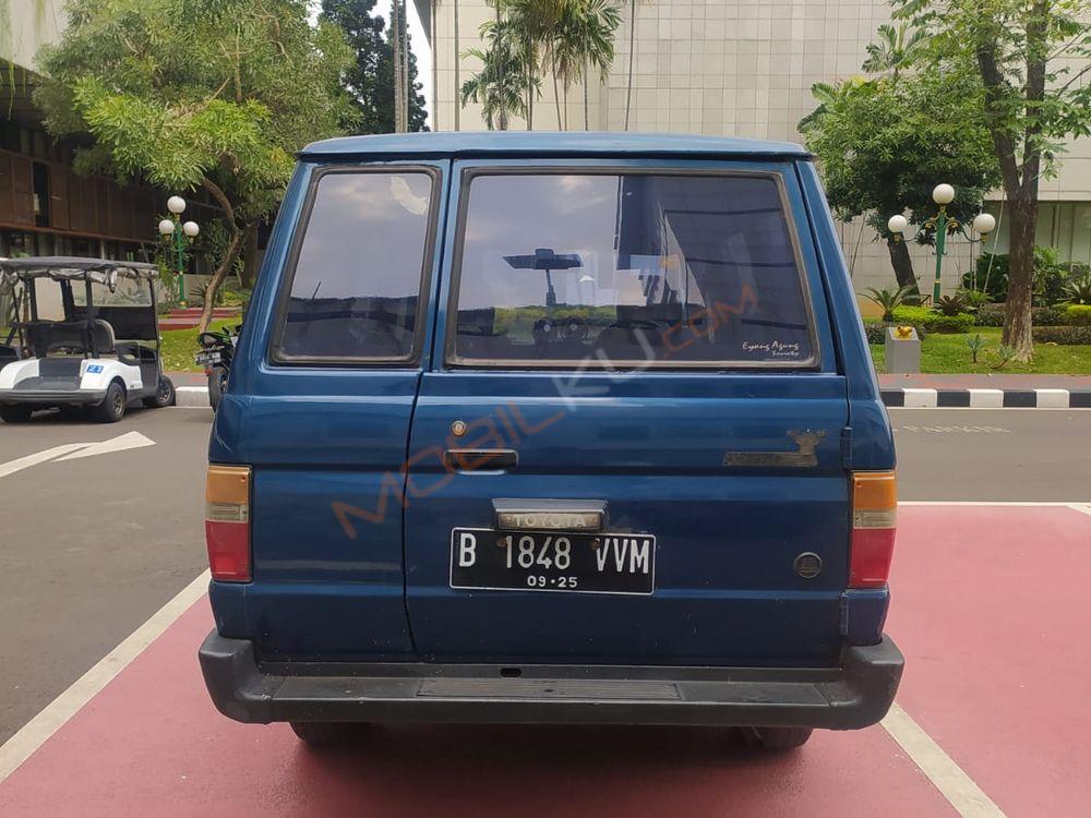 Mobil Toyota Kijang 1995